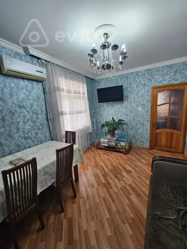 Satılır 2 otaqlı köhnə tikili 60 m²