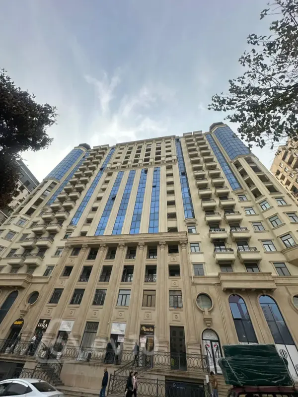 Satılır 4 otaqlı yeni tikili 242 m²