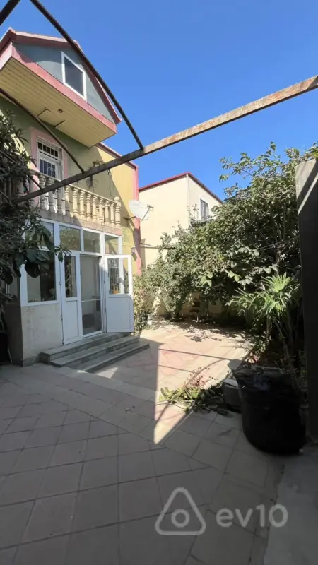 Satılır 4 otaqlı həyət evi 140 m²