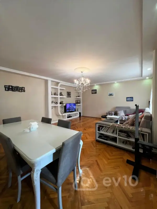 Satılır 5 otaqlı köhnə tikili 115 m²