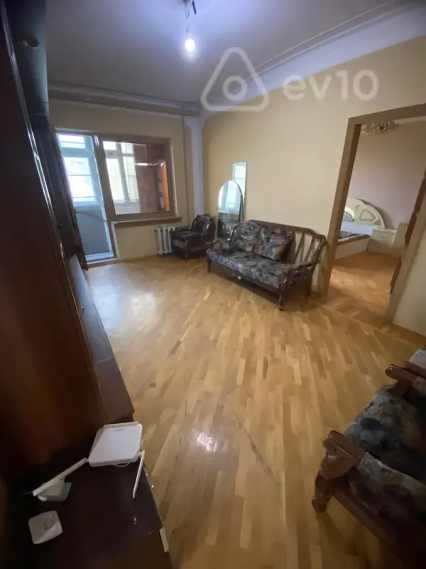 Kirayə verilir 3 otaqlı köhnə tikili 100 m²