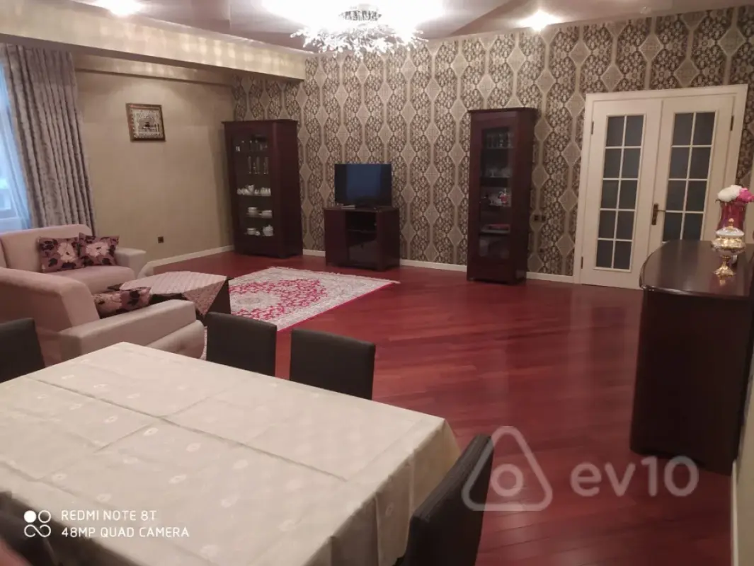 Kirayə verilir 3 otaqlı yeni tikili 147 m²