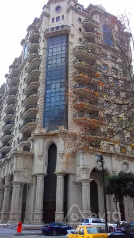 Satılır 4 otaqlı yeni tikili 234 m²
