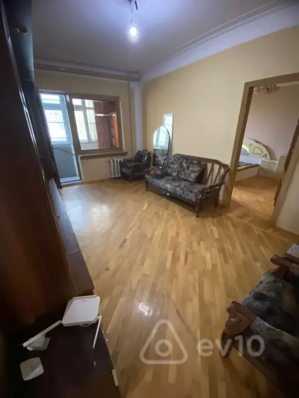 Kirayə verilir 5 otaqlı köhnə tikili 120 m²
