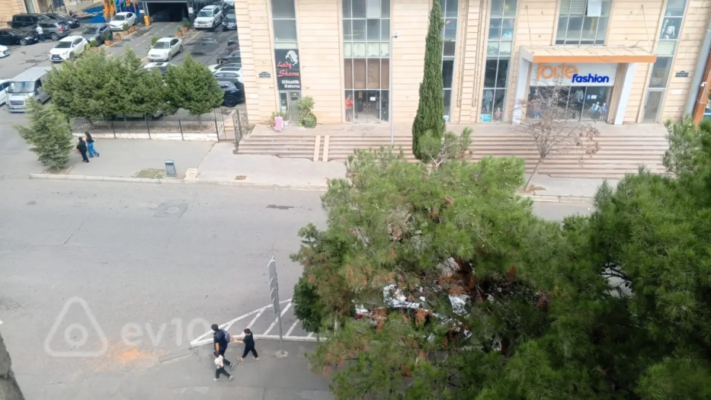 Satılır 1 otaqlı köhnə tikili 32 m²