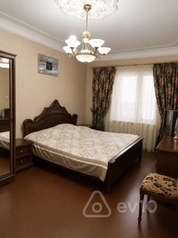 Satılır 4 otaqlı köhnə tikili 100 m²