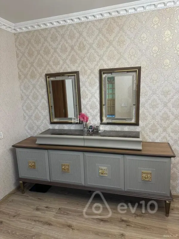 Kirayə verilir 2 otaqlı köhnə tikili 60 m²