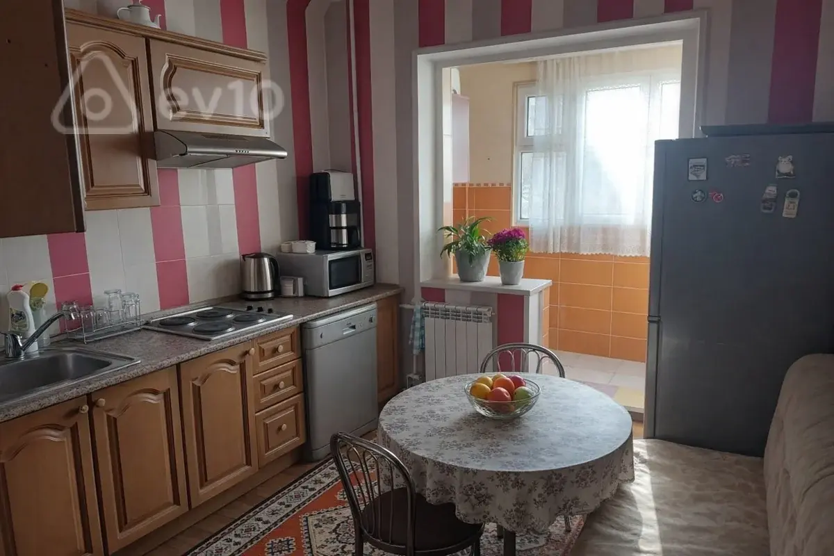 Satılır 2 otaqlı köhnə tikili 65 m²
