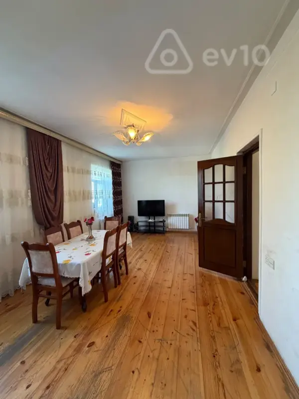 Satılır 6 otaqlı həyət evi 200 m²
