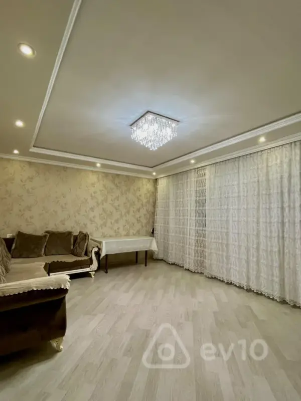 Satılır 5 otaqlı həyət evi 200 m²
