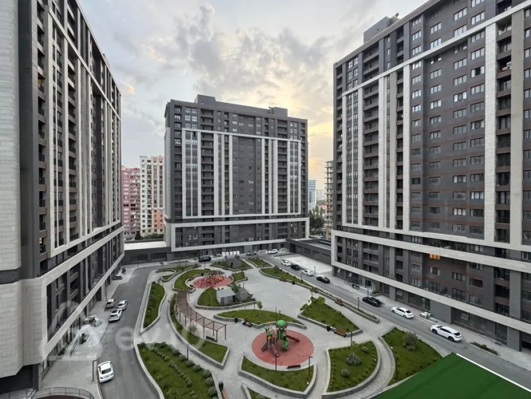 Kirayə verilir 3 otaqlı yeni tikili 130 m²