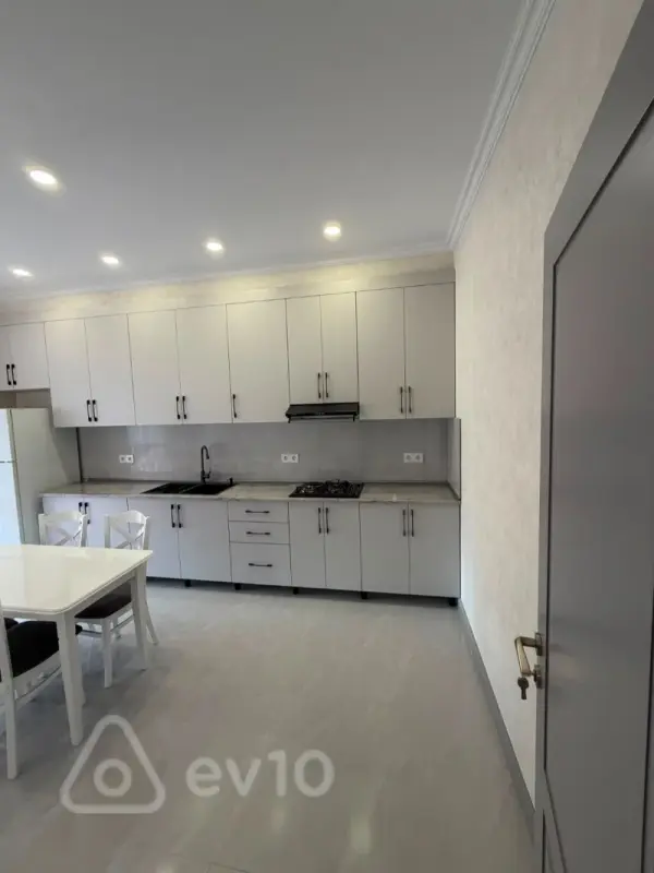 Kirayə verilir 2 otaqlı yeni tikili 87 m²