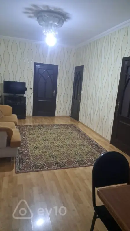 Kirayə verilir 2 otaqlı köhnə tikili 60 m²