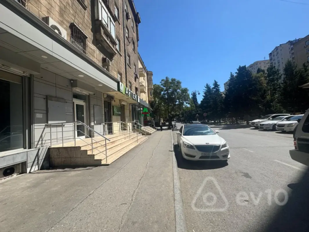 Satılır mənzil 100 m²