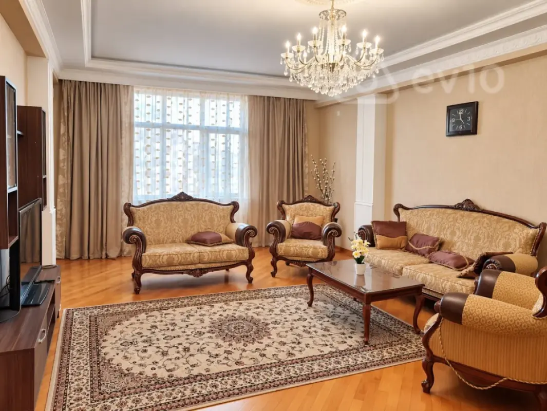 Kirayə verilir 4 otaqlı yeni tikili 170 m²