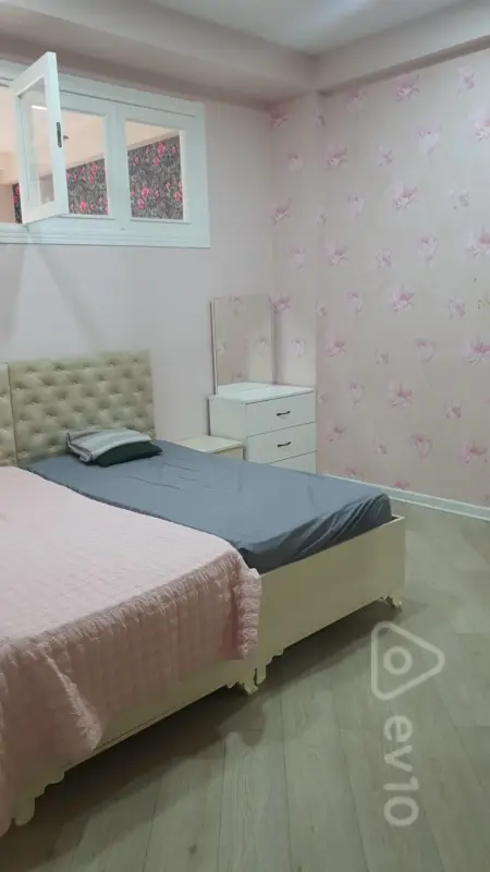 Kirayə verilir 4 otaqlı yeni tikili 218 m²