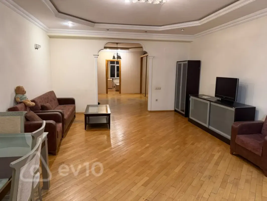 Kirayə verilir 3 otaqlı yeni tikili 160 m²