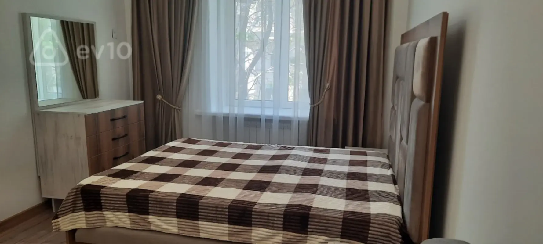 Kirayə verilir 4 otaqlı köhnə tikili 100 m²