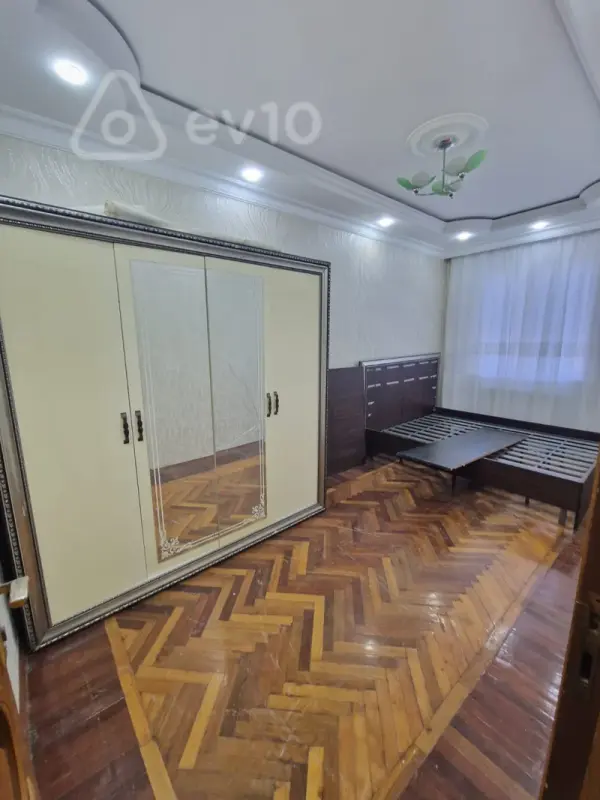 Kirayə verilir 2 otaqlı köhnə tikili 50 m²