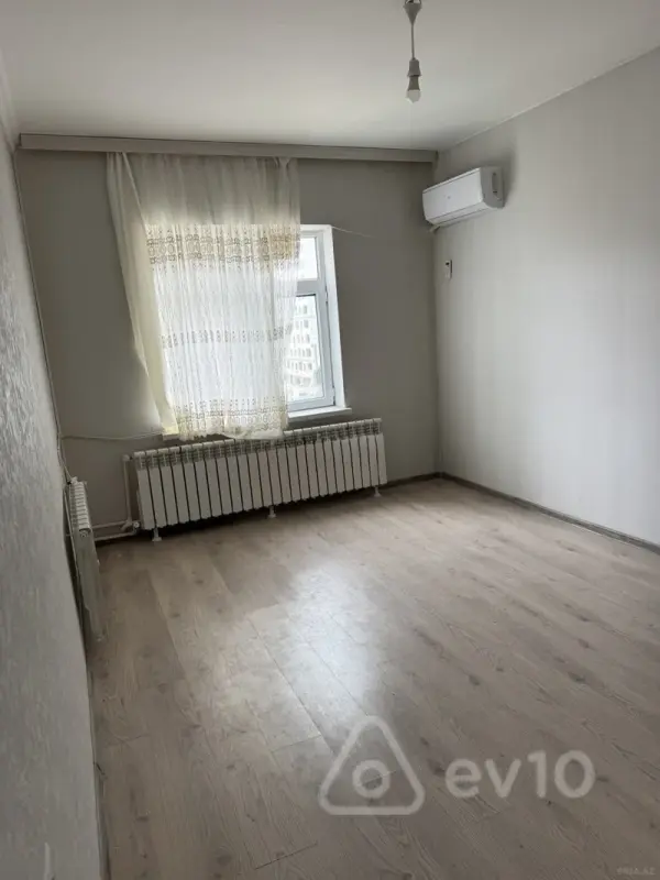 Satılır 1 otaqlı köhnə tikili 45 m²