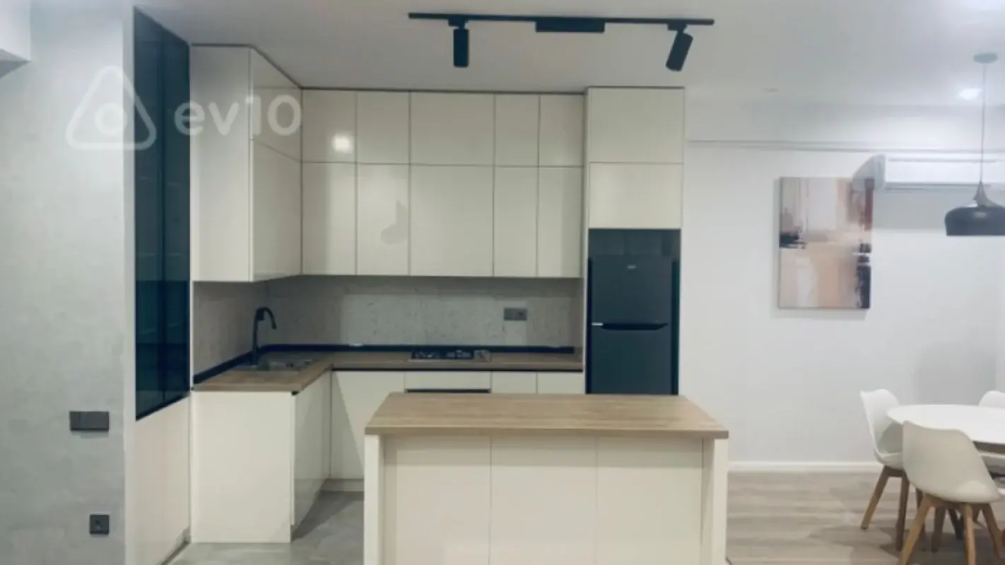 Kirayə verilir 2 otaqlı yeni tikili 80 m²