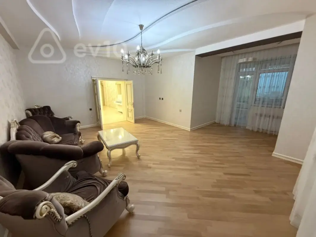 Kirayə verilir 5 otaqlı yeni tikili 180 m²