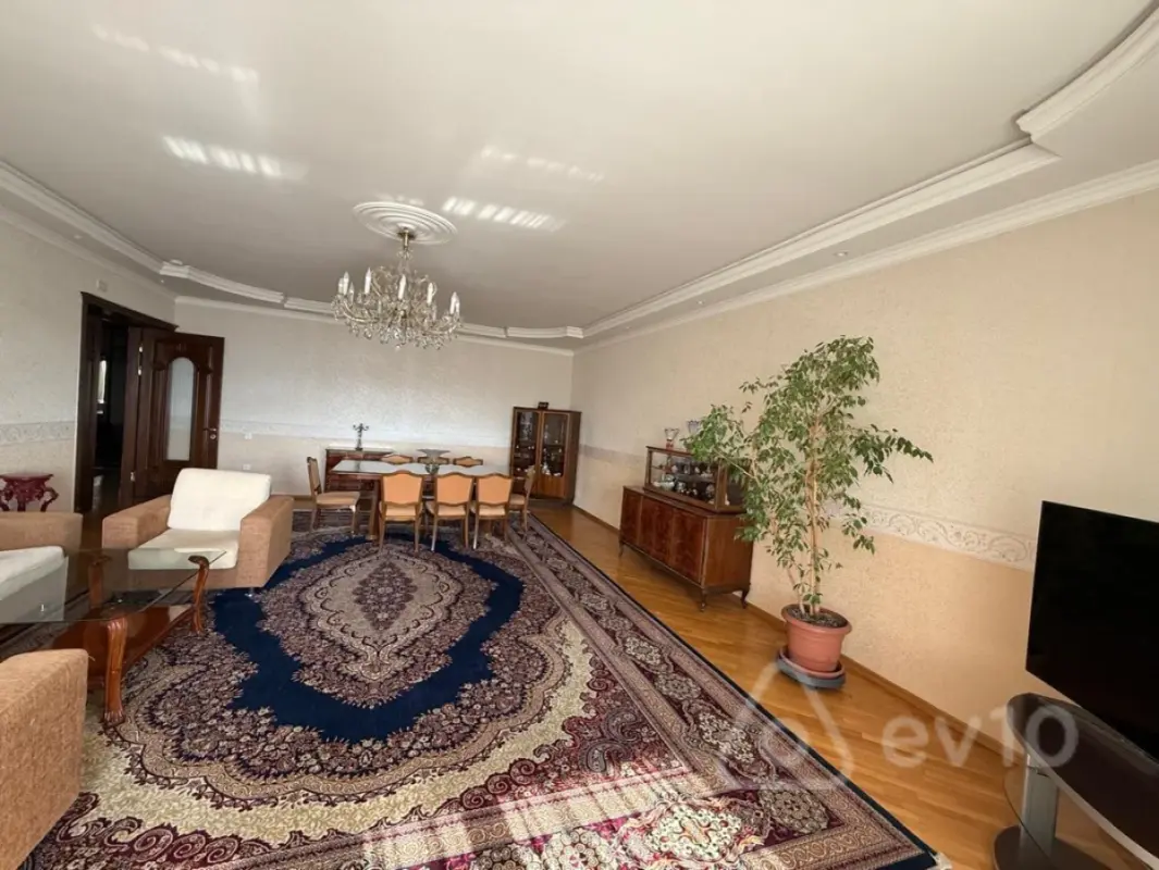 Kirayə verilir 4 otaqlı yeni tikili 200 m²