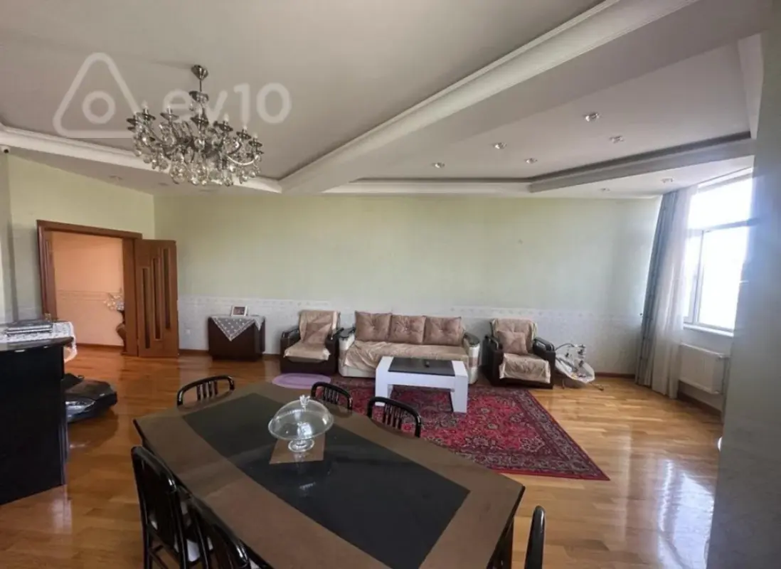Kirayə verilir 4 otaqlı yeni tikili 200 m²