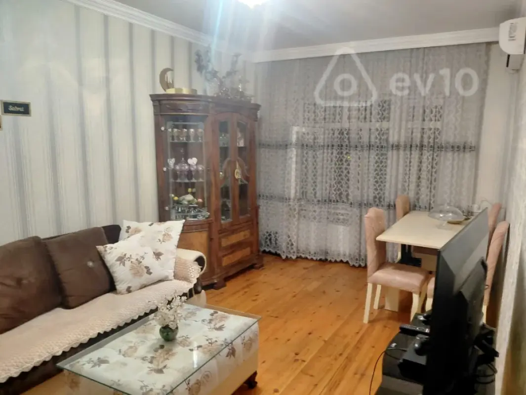 Satılır 2 otaqlı köhnə tikili 60 m²