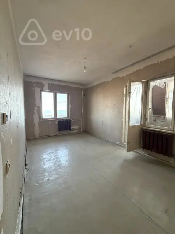 Satılır 2 otaqlı köhnə tikili 65 m²