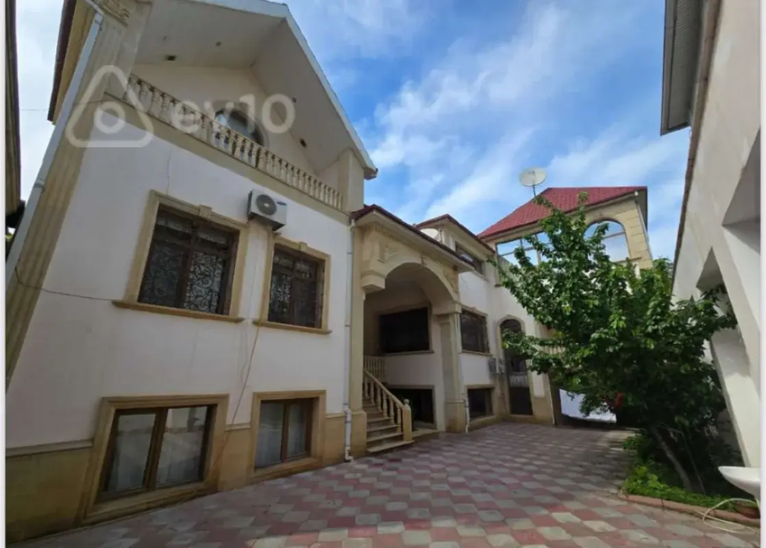 Satılır 11 otaqlı həyət evi 1050 m²