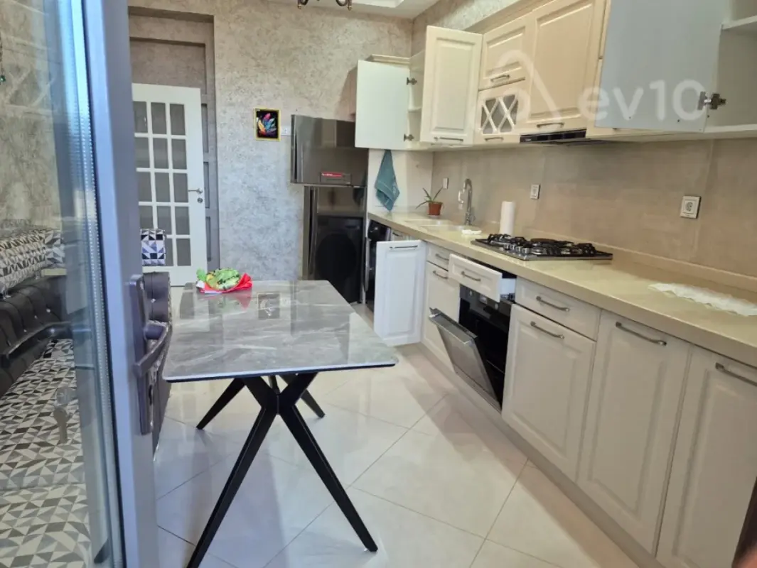 Kirayə verilir 2 otaqlı yeni tikili 85 m²