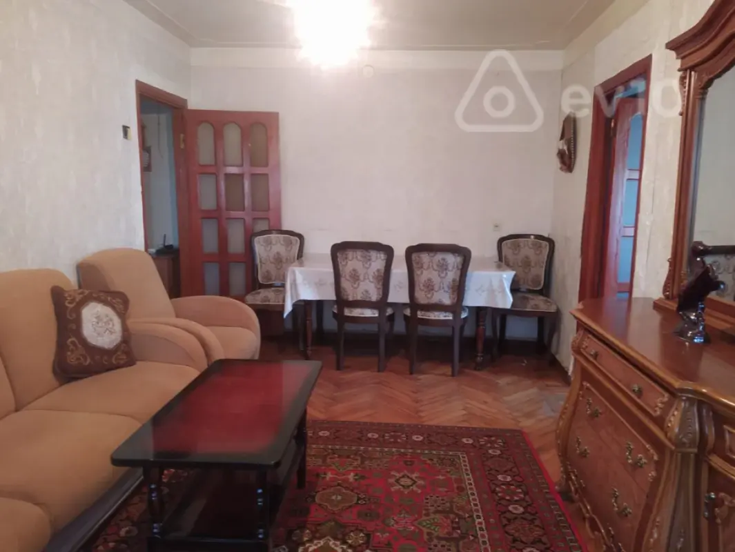 Kirayə verilir 2 otaqlı köhnə tikili 55 m²