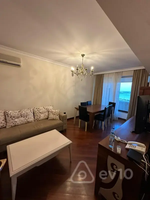 Kirayə verilir 3 otaqlı köhnə tikili 130 m²