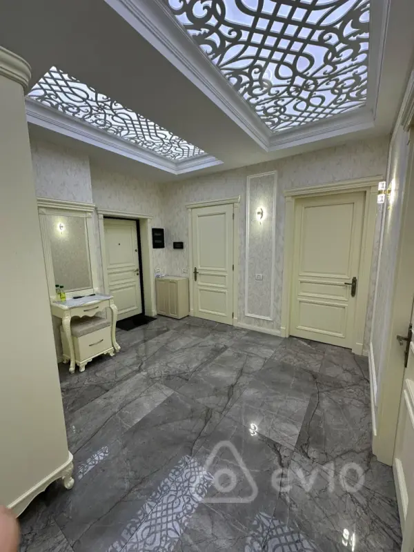 Kirayə verilir 3 otaqlı yeni tikili 160 m²