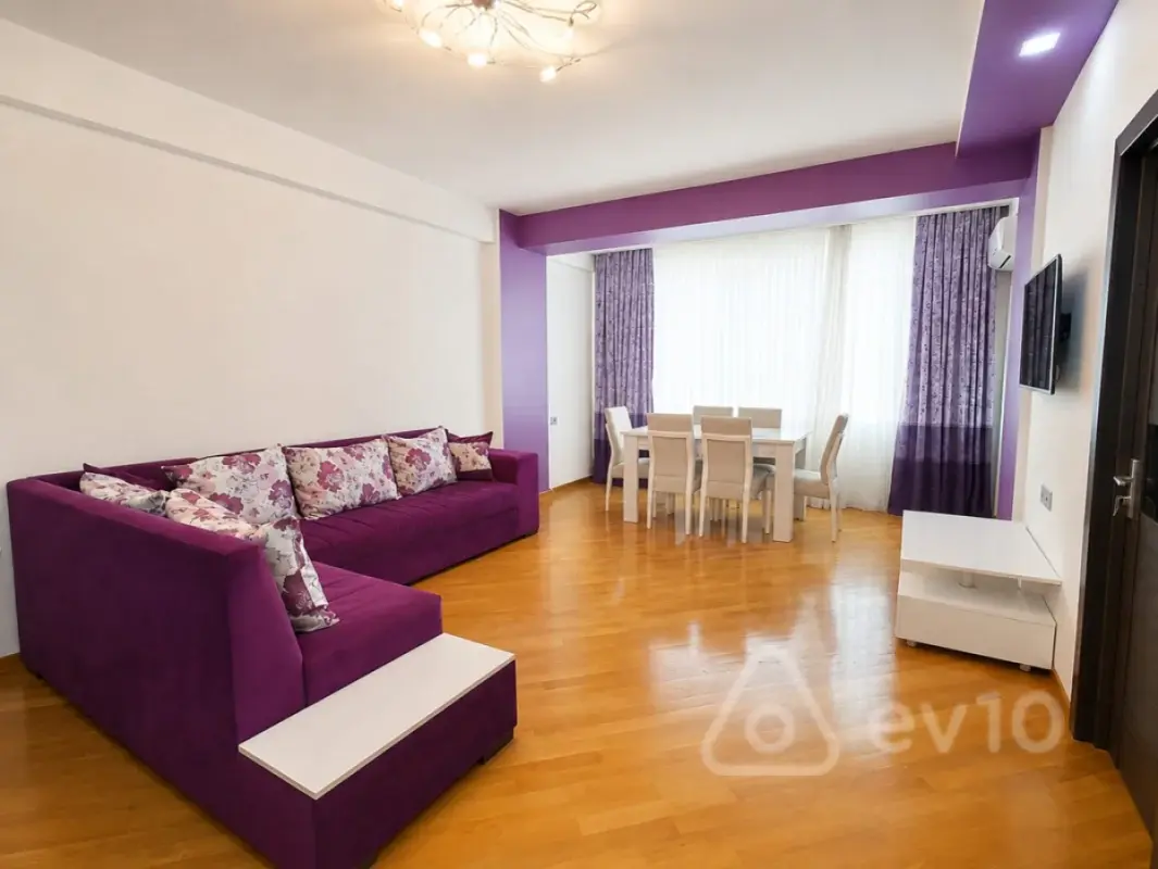 Kirayə verilir 2 otaqlı yeni tikili 75 m²