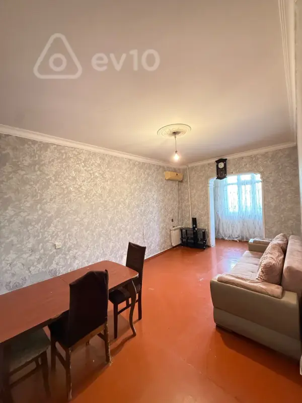 Kirayə verilir 2 otaqlı köhnə tikili 52 m²