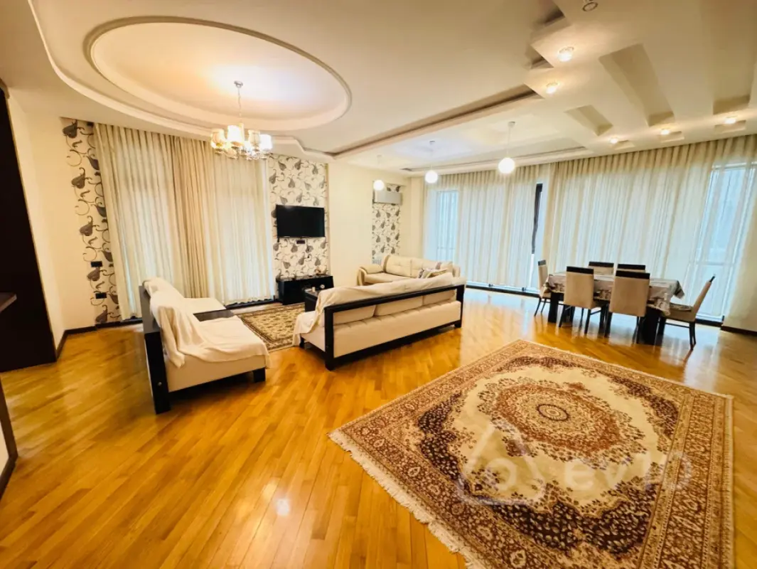 Kirayə verilir 3 otaqlı yeni tikili 195 m²