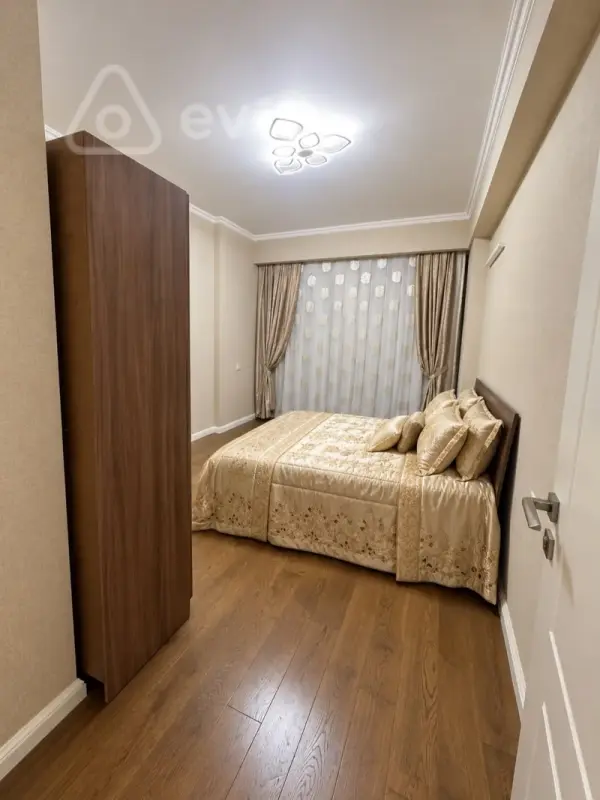 Kirayə verilir 3 otaqlı yeni tikili 75 m²