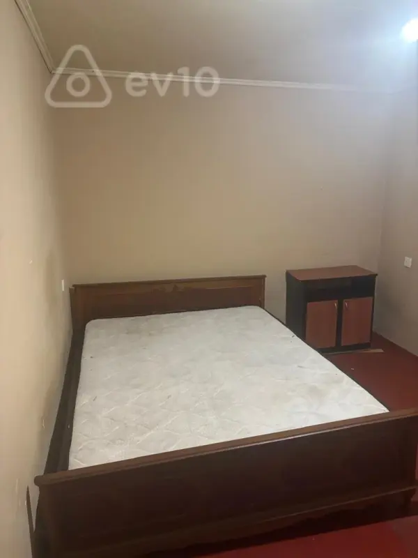 Kirayə verilir 2 otaqlı köhnə tikili 50 m²