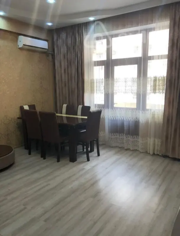 Kirayə verilir 2 otaqlı yeni tikili 65 m²