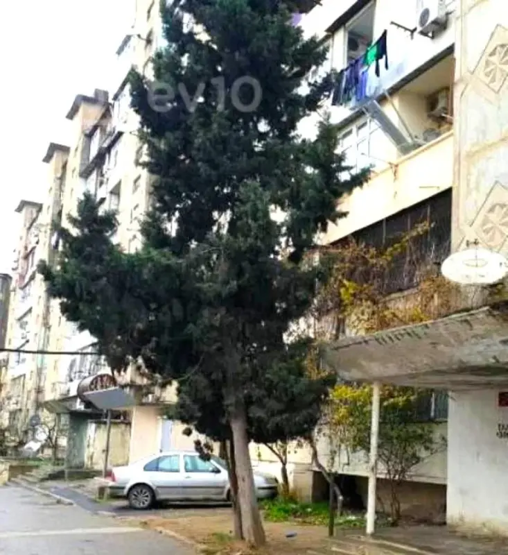 Satılır 2 otaqlı köhnə tikili 60 m²