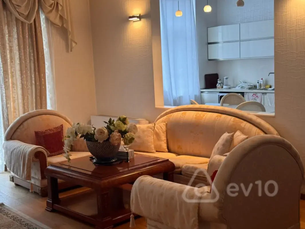 Kirayə verilir 3 otaqlı yeni tikili 130 m²
