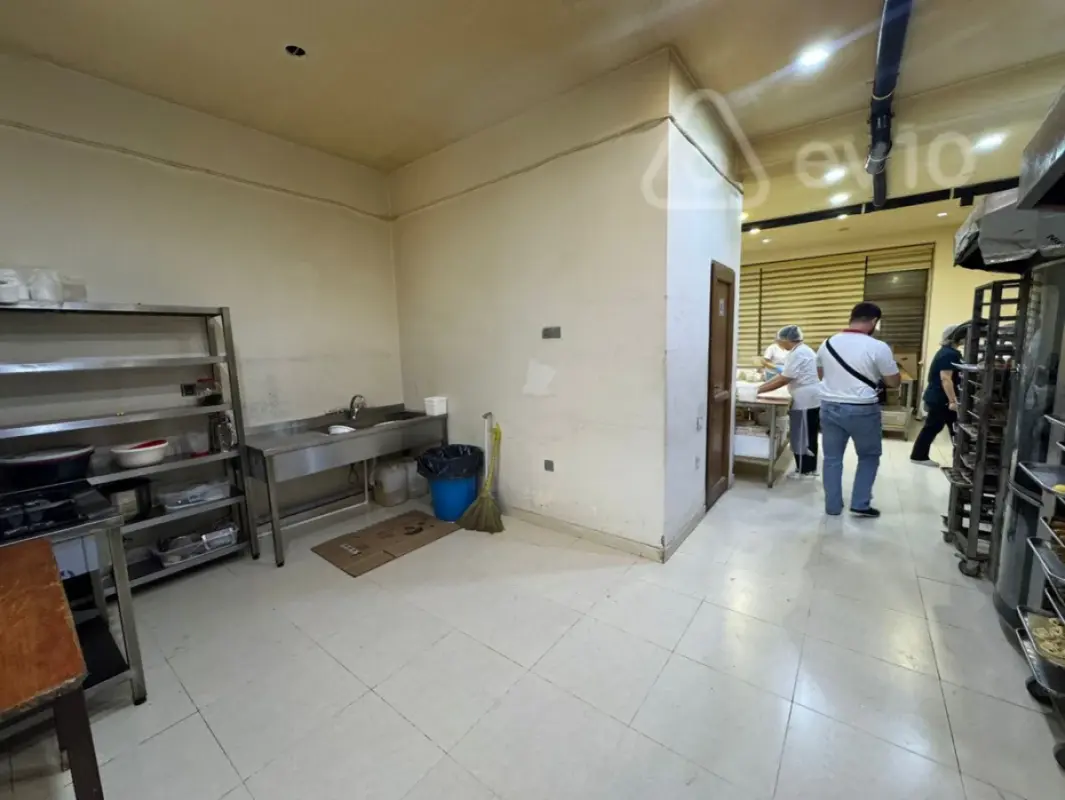 Satılır 8 otaqlı həyət evi 1000 m²