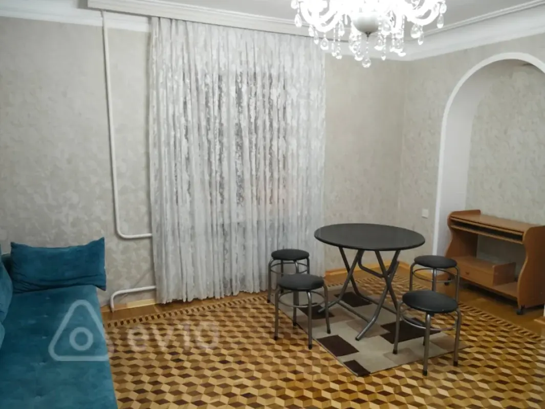 Kirayə verilir 3 otaqlı köhnə tikili 100 m²