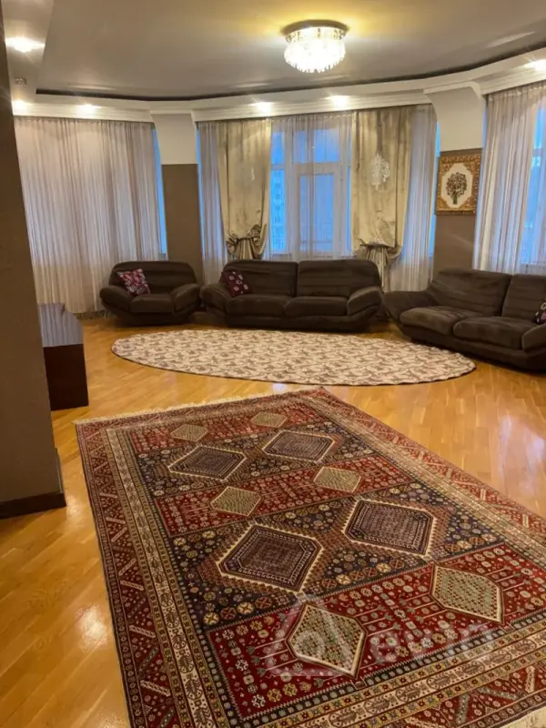 Kirayə verilir 3 otaqlı yeni tikili 160 m²