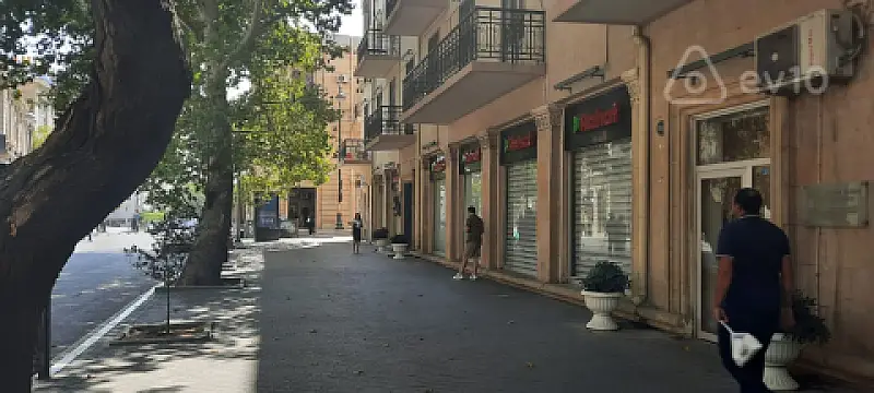 Kirayə verilir 4 otaqlı köhnə tikili 100 m² — Bakı, Səbail 4 otaq 100.00 m²