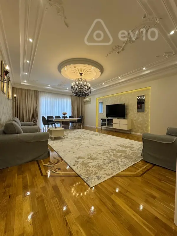 Satılır 4 otaqlı yeni tikili 220 m²