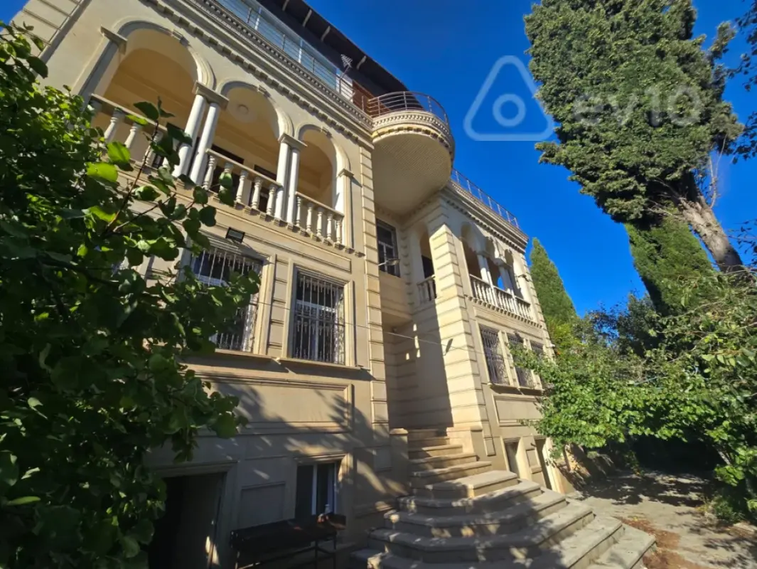 Kirayə verilir 8 otaqlı həyət evi 350 m²