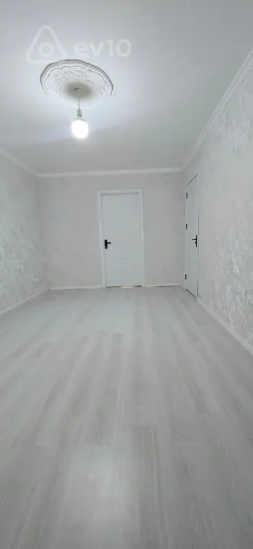 Satılır 2 otaqlı köhnə tikili 45 m²